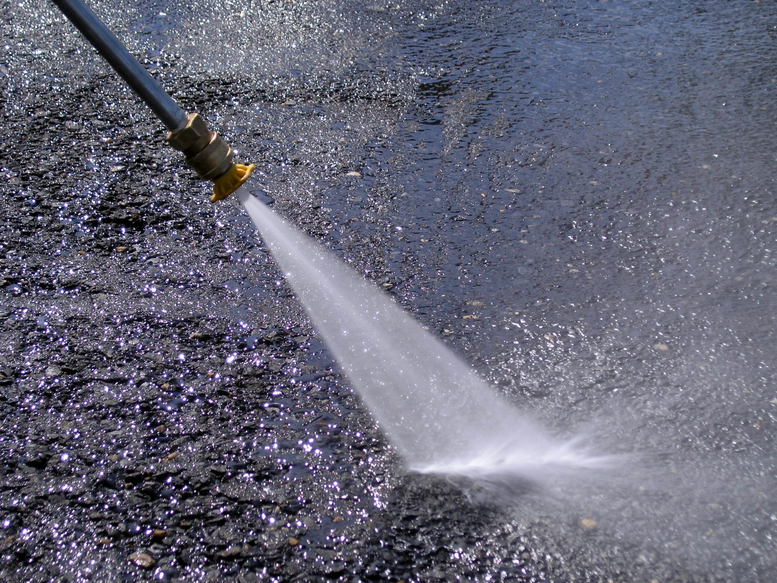 The Great Pressure Washer Debate: Gas vs. Electric