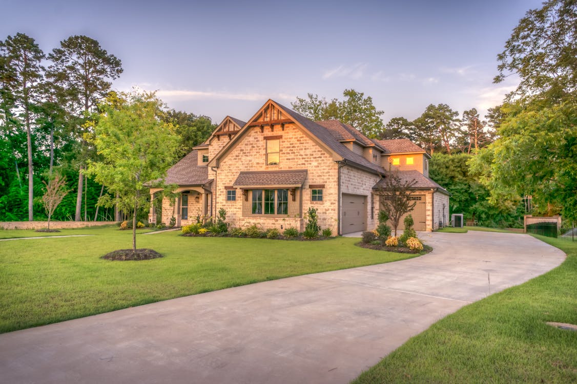 How Big Is Your Lawn? The Best Tools to Measure It Accurately